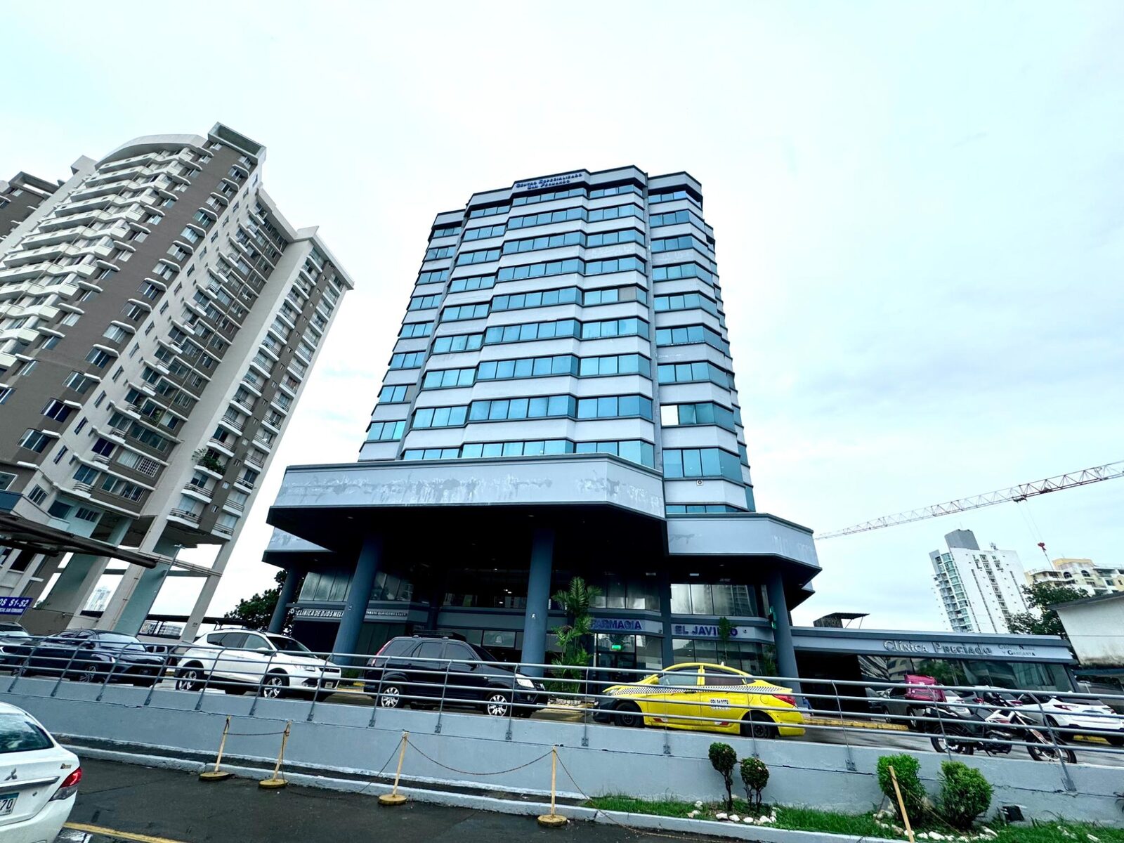Centro Especializado y Hospital Pediátrico San Fernando facade in Panama